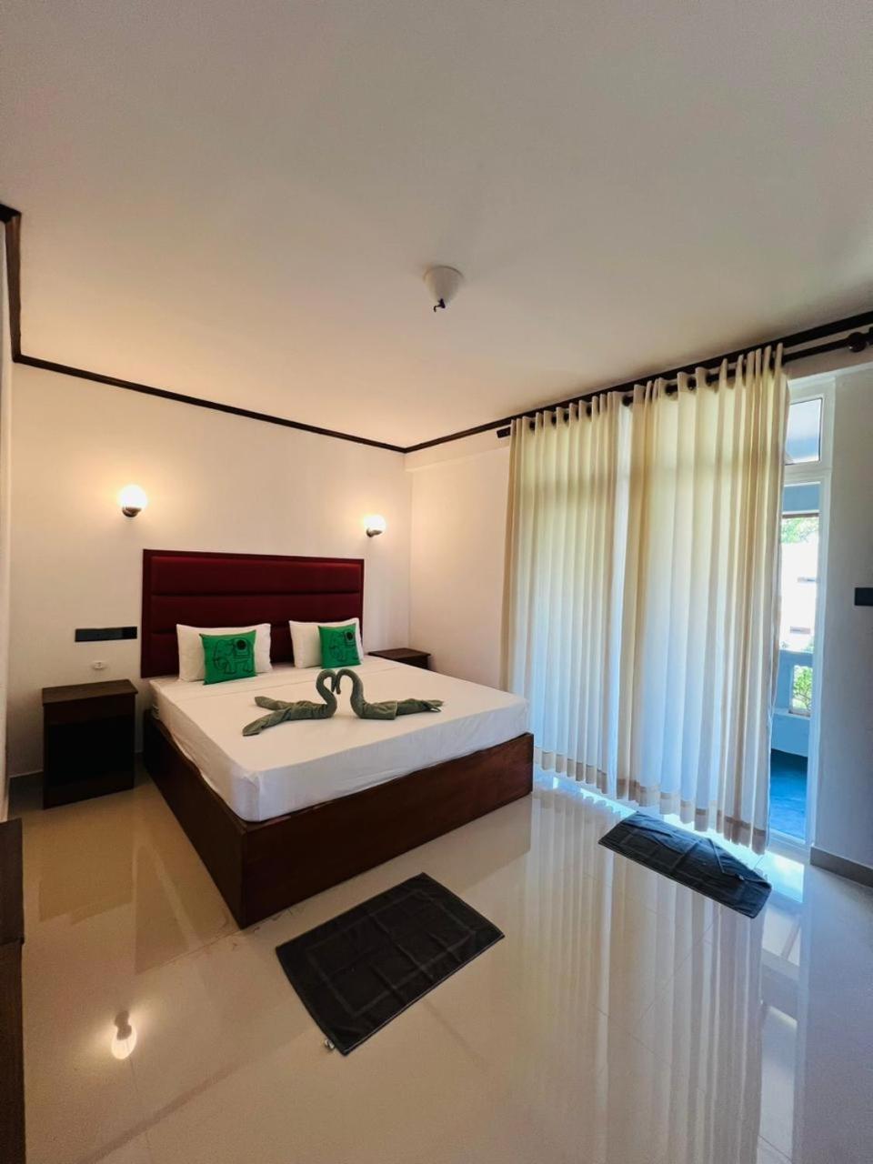 Lemazone Inn Mirissa Bagian luar foto