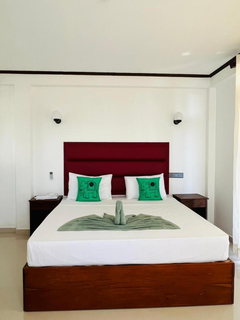 Lemazone Inn Mirissa Bagian luar foto