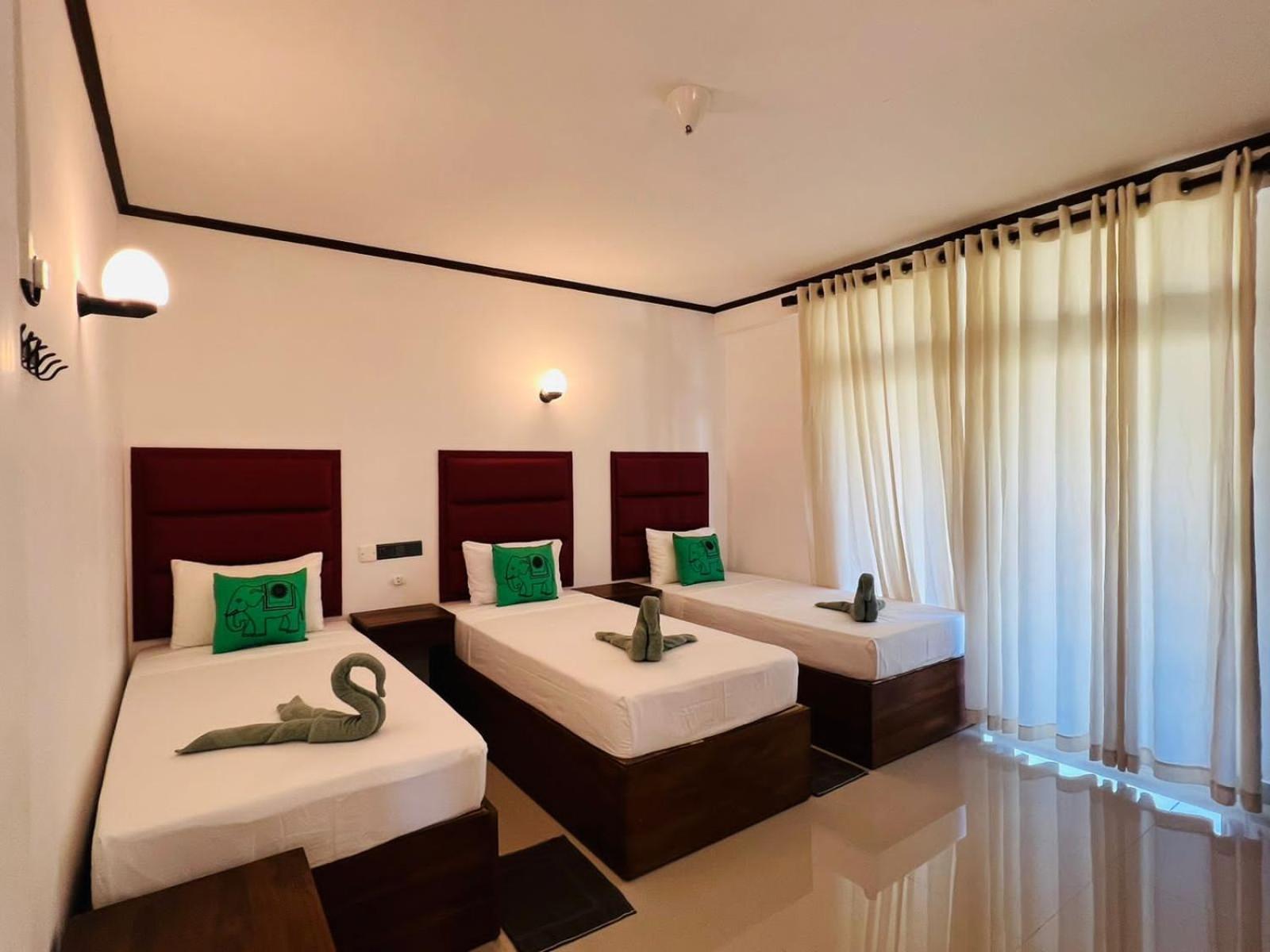 Lemazone Inn Mirissa Bagian luar foto