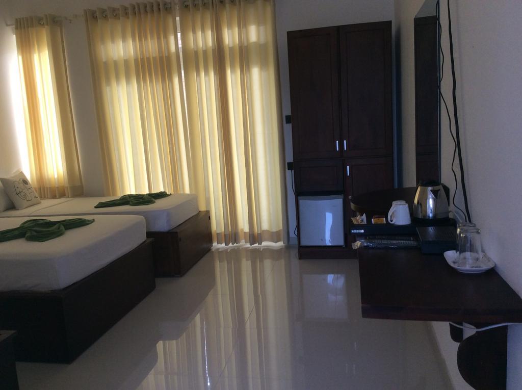 Lemazone Inn Mirissa Bagian luar foto